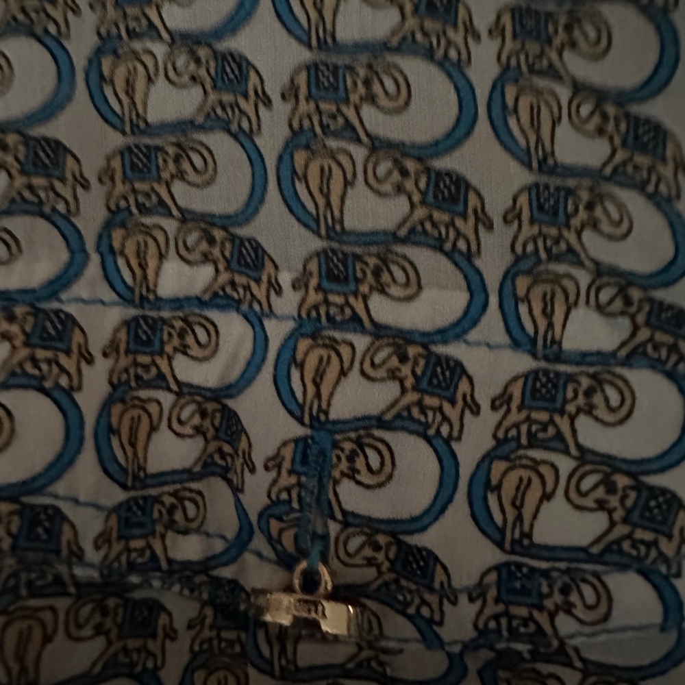Patterned Button-Up Women's Top - Picture 4 of 10
